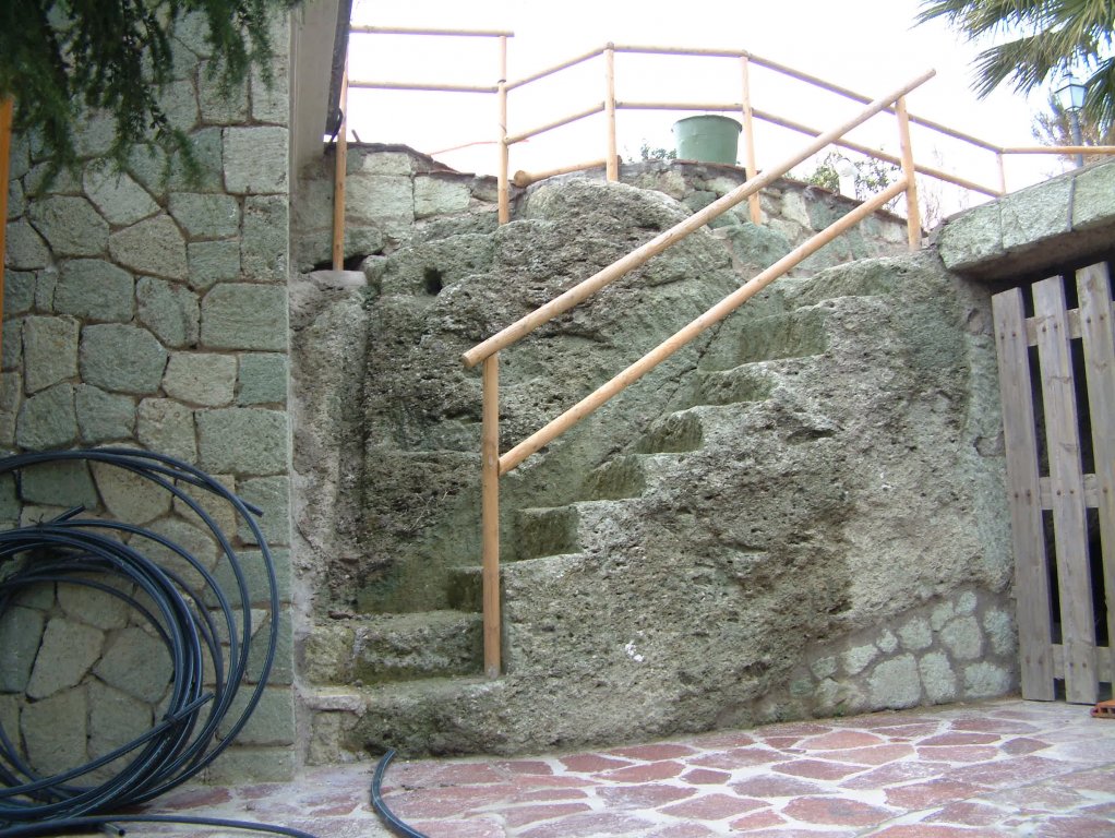 abitazione cantina e cellaio-scala